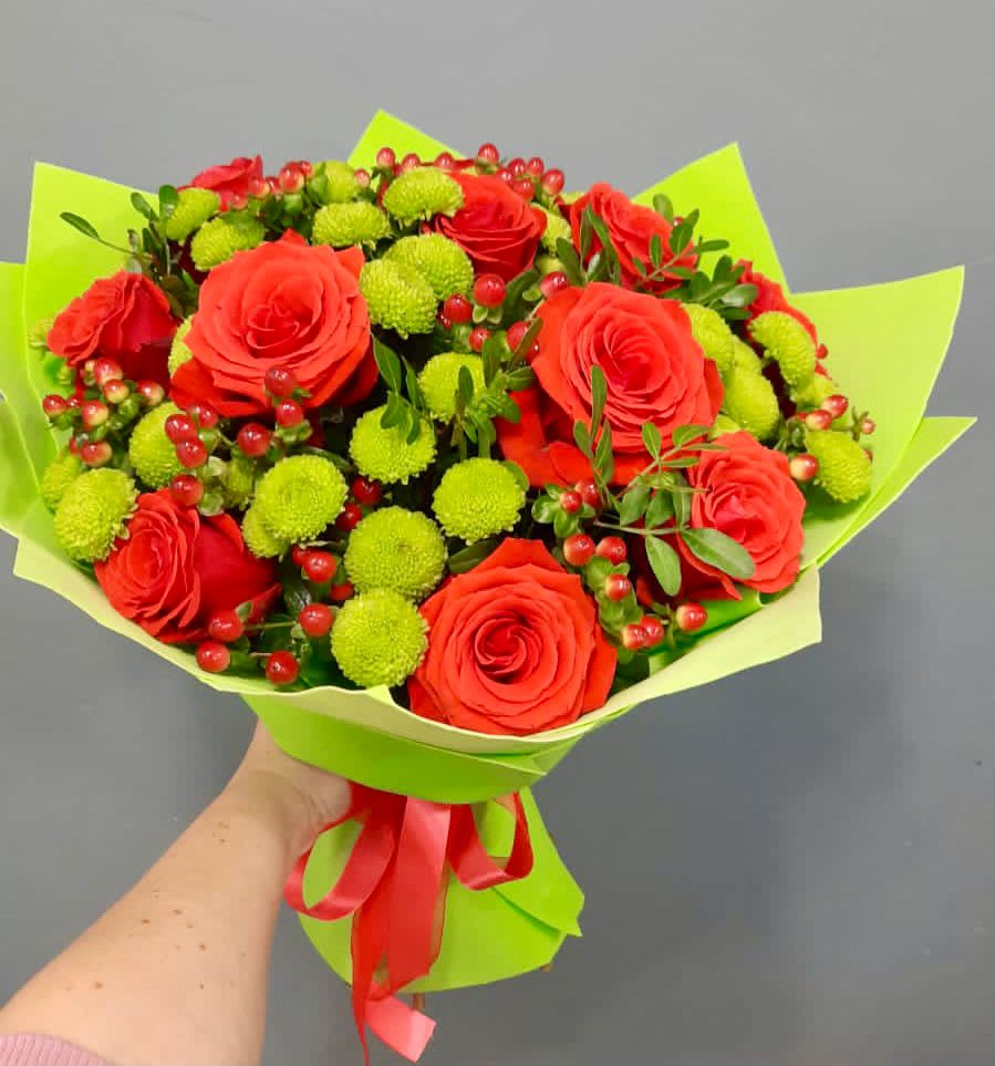 Букет цветов из: Хризантемы и Розы в Гвазде