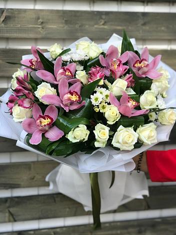 Букет цветов из: Розы и Хризантемы в Гвазде