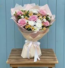 Букет цветов из:  Гвоздики, Орхидеи и Розы в Гвазде