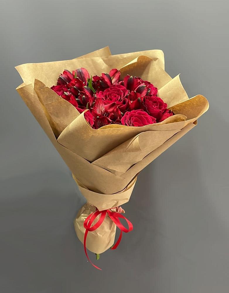 Букет цветов из: Альстромерии и Розы в Гвазде