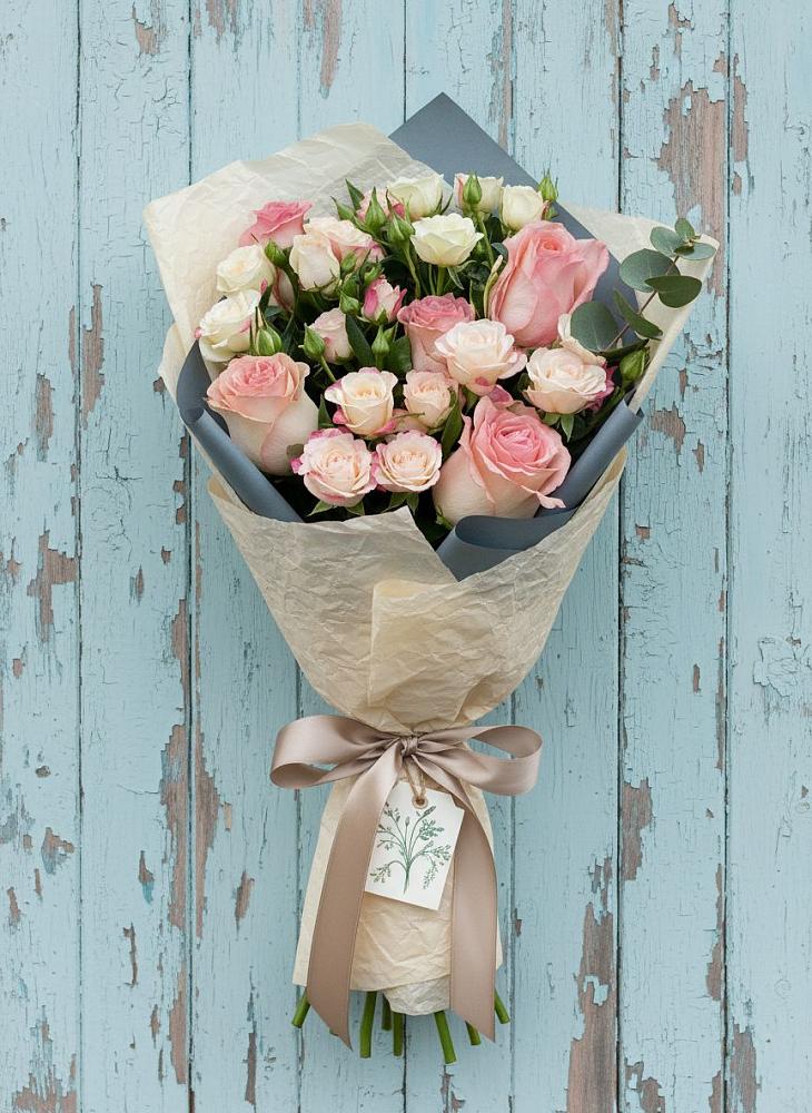 Букет цветов из: Розы в Гвазде