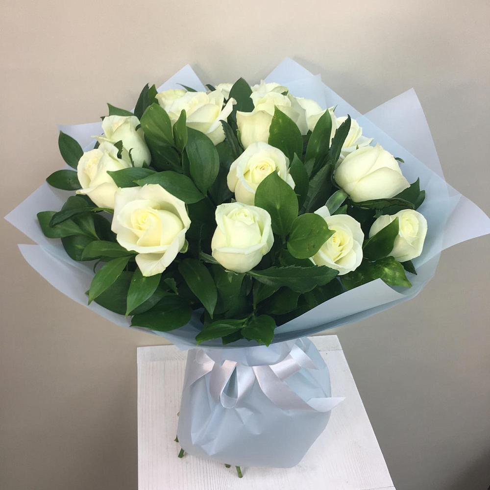 Букет 15 Белых роз Проуд в Гвазде