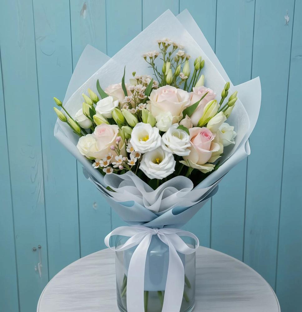 Букет цветов из: Розы и Лизиантусы в Гвазде