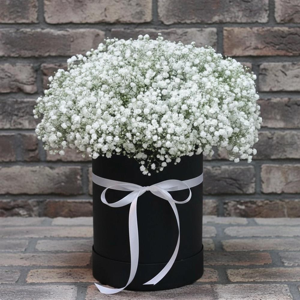 Цветочная композиция из Гипсофила в шляпной коробке в Гвазде