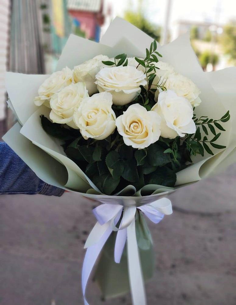 Букет Белые розы Проуд в Гвазде