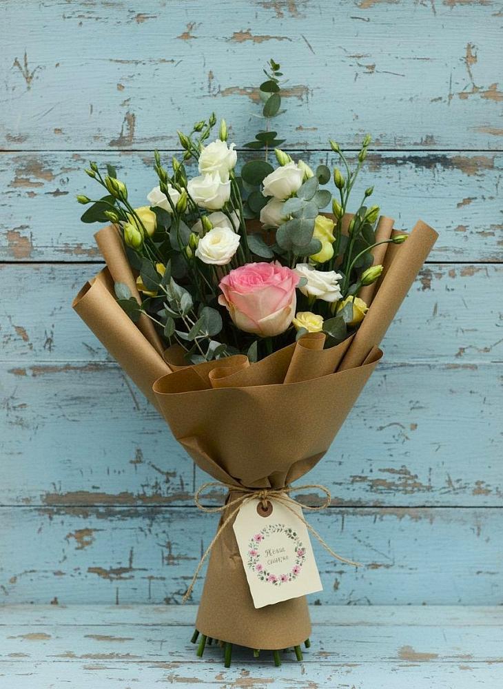 Букет цветов из: Розы и Лизиантусы в Гвазде