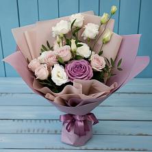 Букет цветов из:  Розы и Лизиантусы в Гвазде