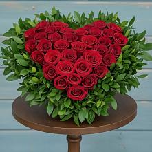 Цветочная композиция из Розы в виде сердца в Гвазде