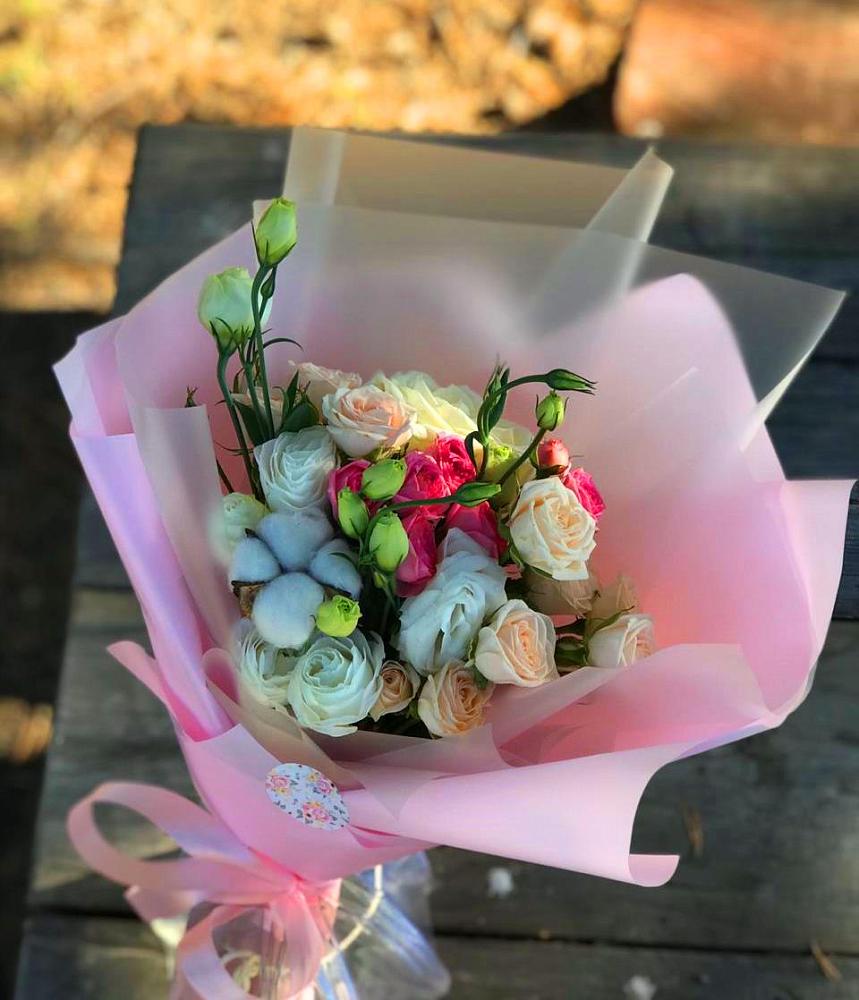 Букет цветов из: Розы и Лизиантусы в Гвазде