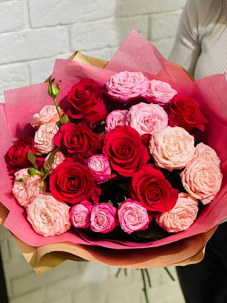 Букет цветов из: Розы в Гвазде