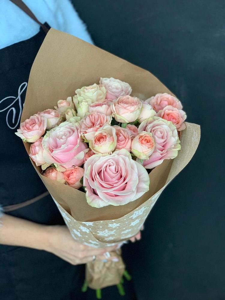 Букет цветов из: Хризантемы и Розы в Гвазде