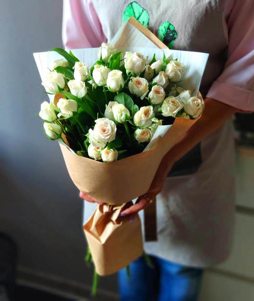 Букет цветов из: Розы в Гвазде