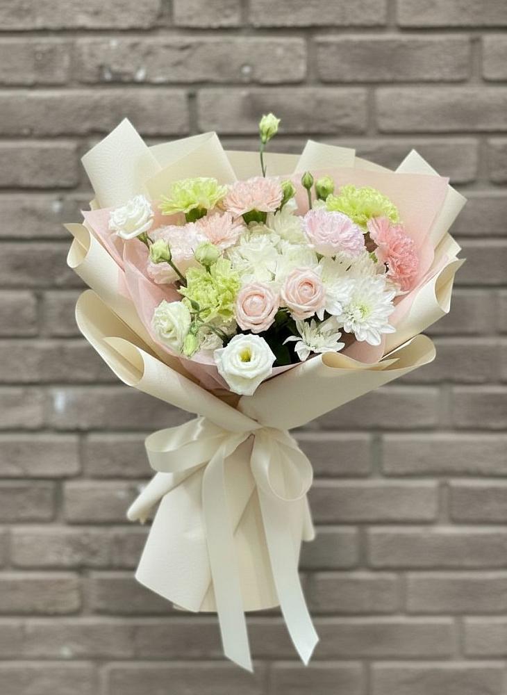 Букет цветов из: Гвоздики, Розы, Лизиантусы и Хризантемы в Гвазде