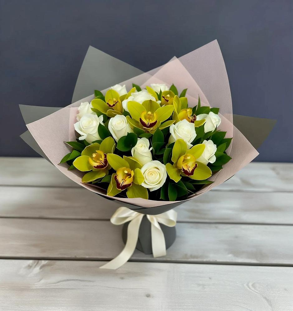 Букет цветов из: Орхидеи и Розы в Гвазде