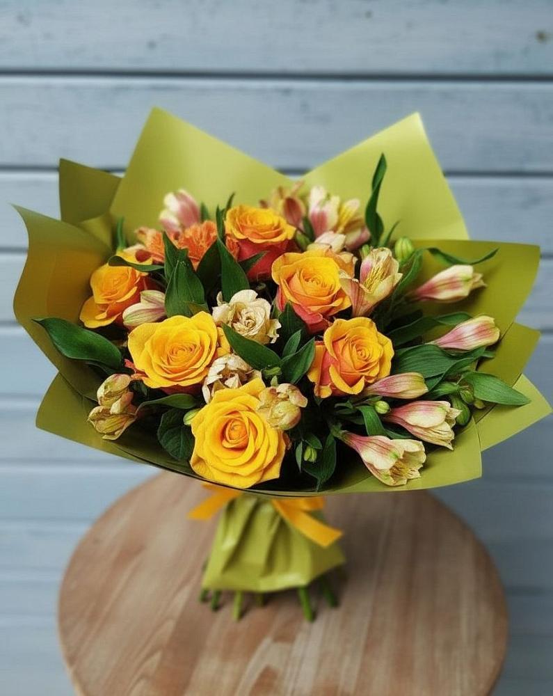 Букет цветов из: Альстромерии и Розы в Гвазде