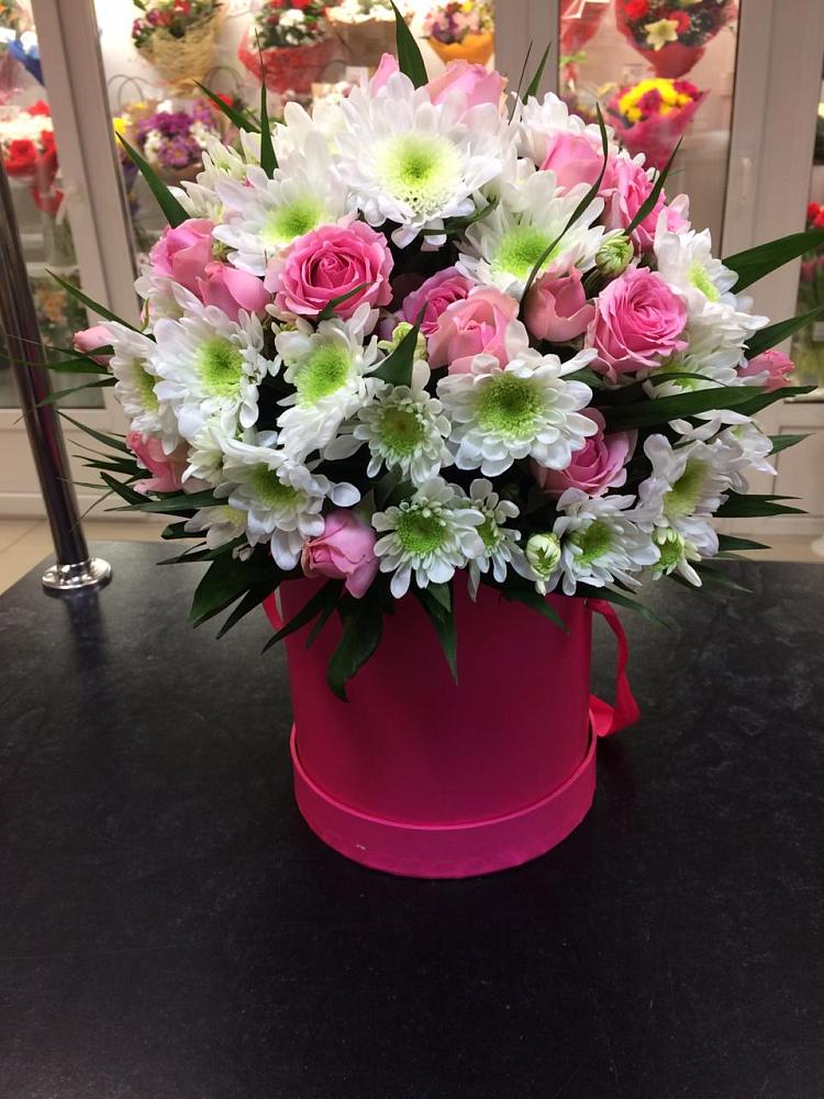 Цветочная композиция из Розы и Хризантемы в шляпной коробке в Гвазде