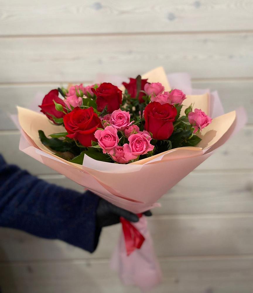 Букет цветов из: Розы в Гвазде