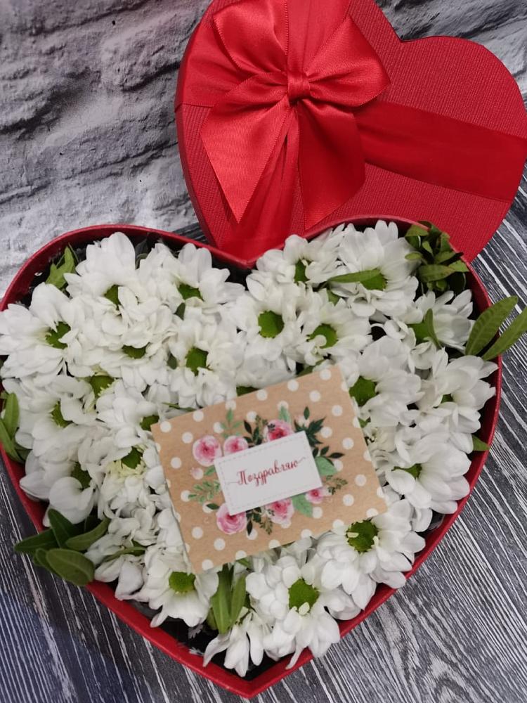 Цветочная композиция из Хризантемы в виде сердца в Гвазде