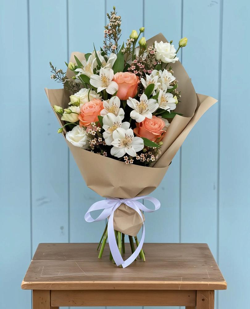 Букет цветов из: Альстромерии, Лизиантусы, Розы и Хризантемы в Гвазде